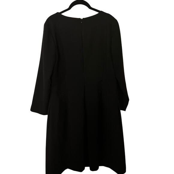 Banana Republic Double-Face
Scalloped Waist Dress, Black SIZE 16 BNWT
T #378849 - Picture 2 of 8